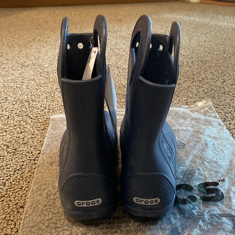 NWT Crocs Handle It Rain Boots Navy Blue Roomy Fit Kids Size 2